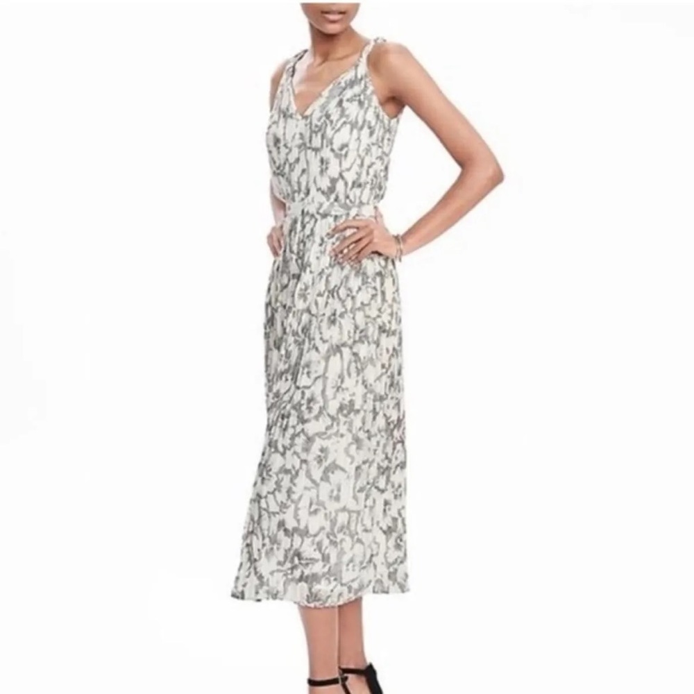 NEW Banana Republic White Pleated Chiffon Floral Print Midi Cocktail Dress 00P